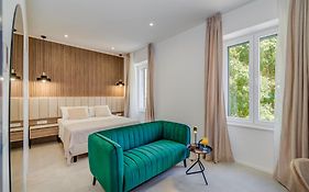 48 Rooms Split
